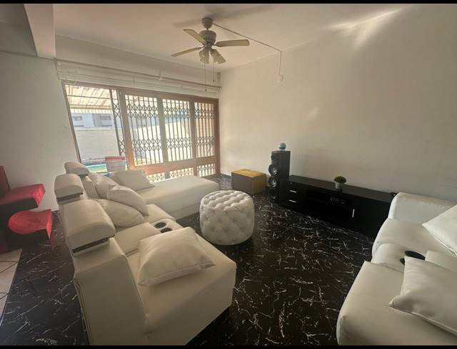 3 BEDROOM APARTMENT FOR SALE IN SCOTTSVILLE